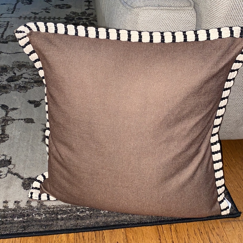 Thro decorative pillow sham